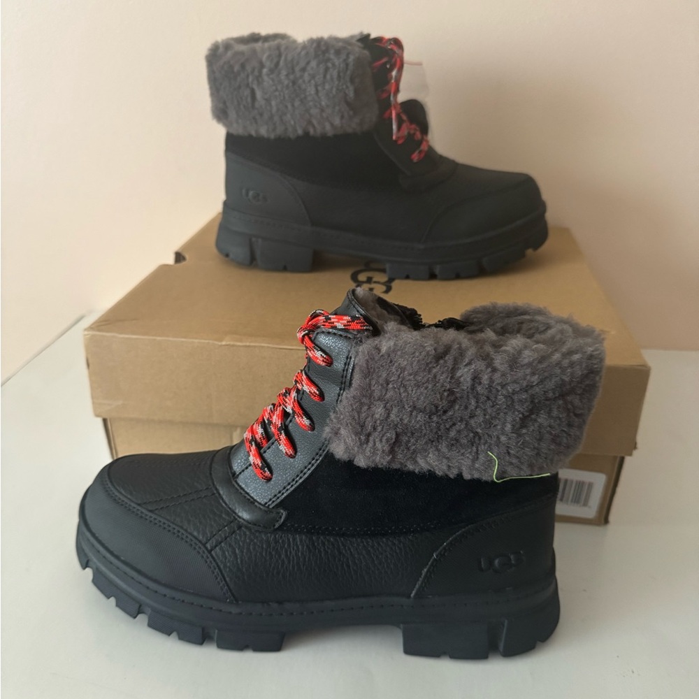UGG Ashton Addie Snow Leather Boot. Waterproof. Size: 8